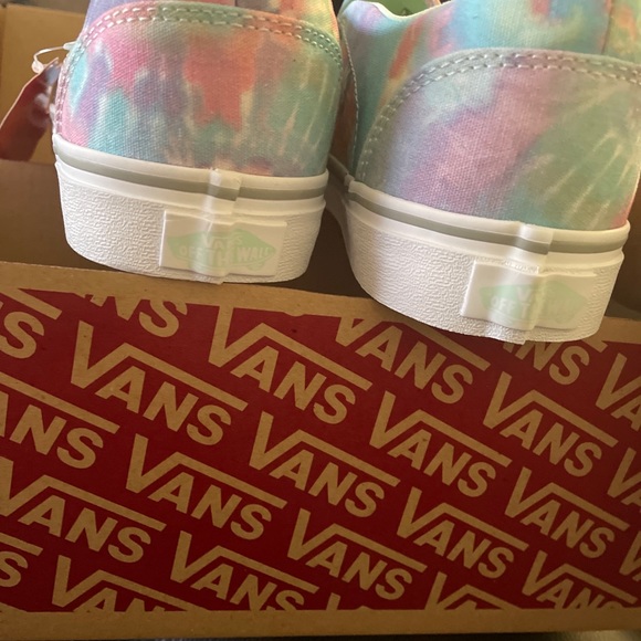 Vans - Picture 2 of 3